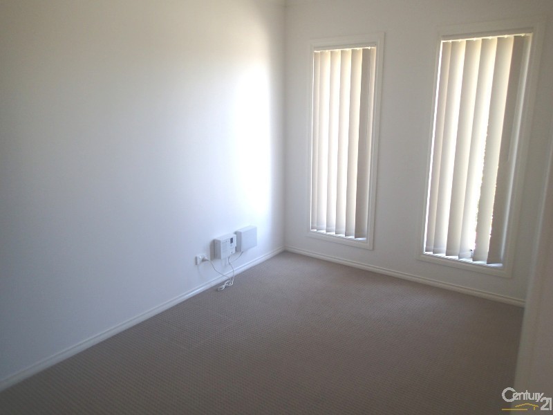 17 Paso Grove, Clyde North VIC 3978