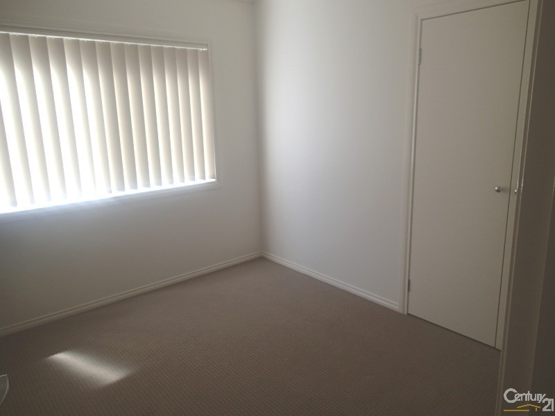 17 Paso Grove, Clyde North VIC 3978