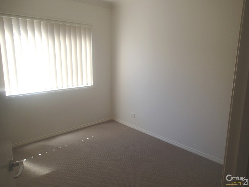 17 Paso Grove, Clyde North VIC 3978