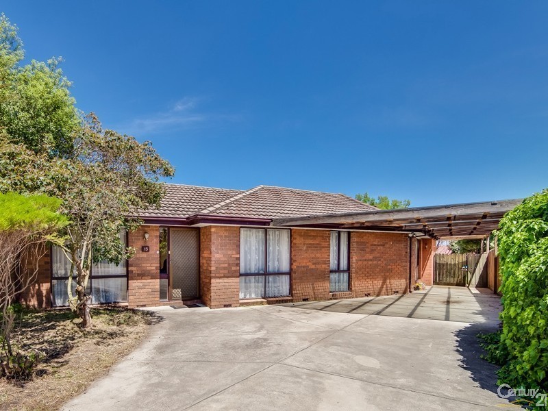 13 Chester Drive, Hampton Park VIC 3976