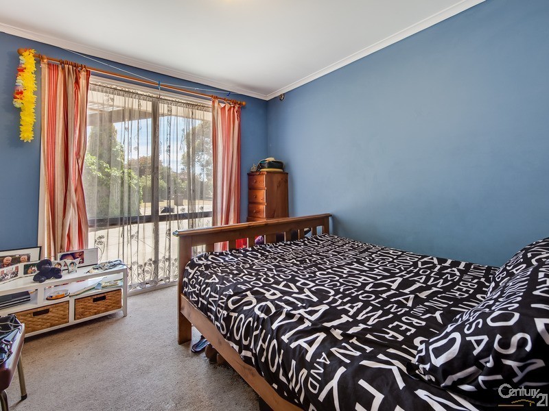 13 Chester Drive, Hampton Park VIC 3976