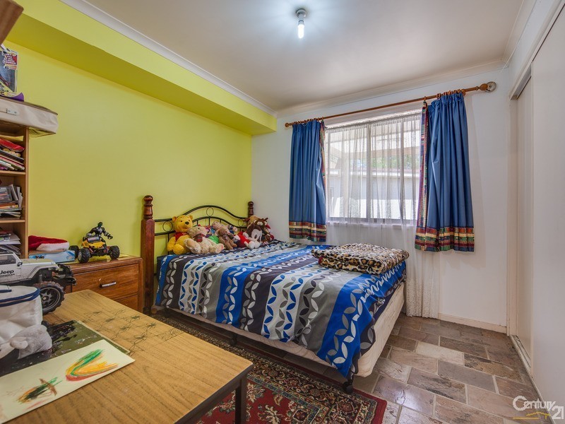 13 Chester Drive, Hampton Park VIC 3976