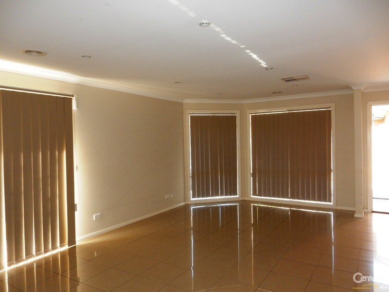 2/22 Bemersyde Drive, Berwick VIC 3806