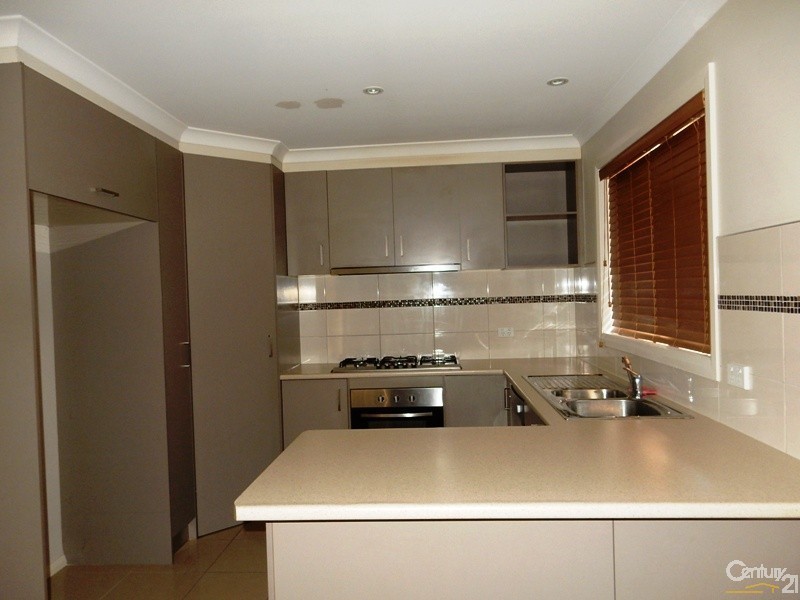 2/22 Bemersyde Drive, Berwick VIC 3806