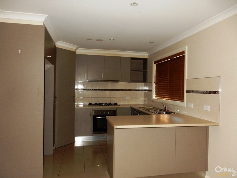 2/22 Bemersyde Drive, Berwick VIC 3806