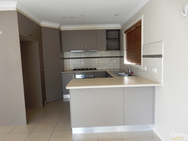 2/22 Bemersyde Drive, Berwick VIC 3806