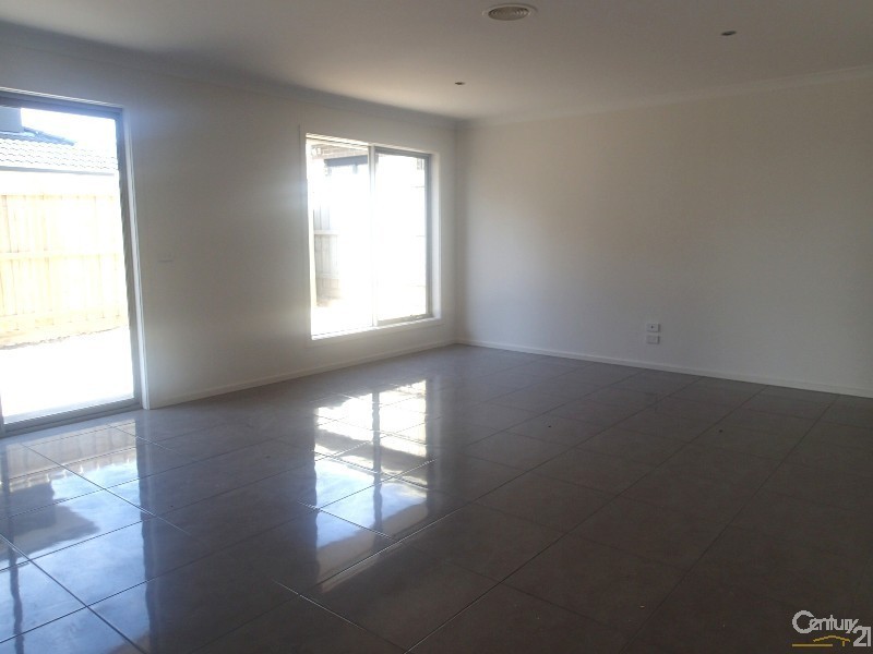 60 Banjo Circuit, Lynbrook VIC 3975