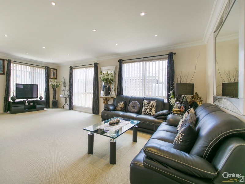 26 St Bernards Crescent, Lynbrook VIC 3975