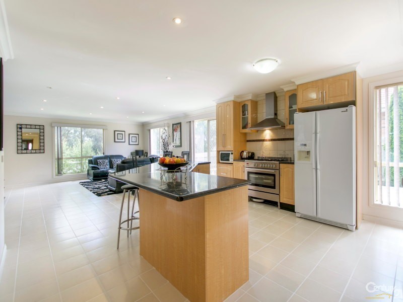 26 St Bernards Crescent, Lynbrook VIC 3975