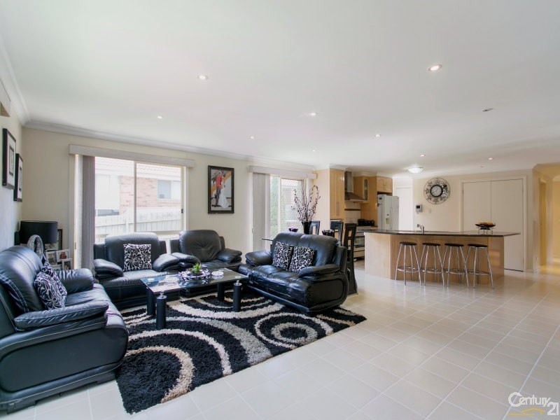 26 St Bernards Crescent, Lynbrook VIC 3975
