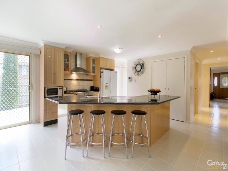 26 St Bernards Crescent, Lynbrook VIC 3975