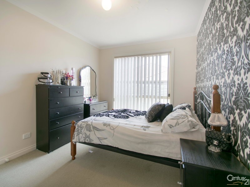 26 St Bernards Crescent, Lynbrook VIC 3975