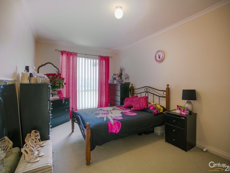 26 St Bernards Crescent, Lynbrook VIC 3975