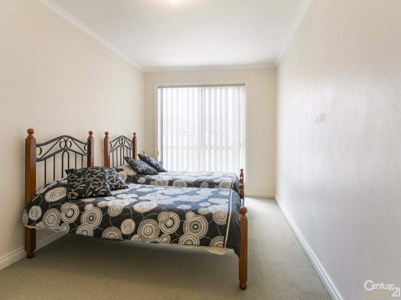 26 St Bernards Crescent, Lynbrook VIC 3975