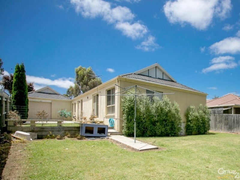 26 St Bernards Crescent, Lynbrook VIC 3975
