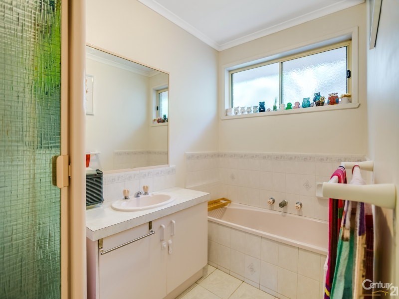 9  Ralph Crescent, Hampton Park VIC 3976