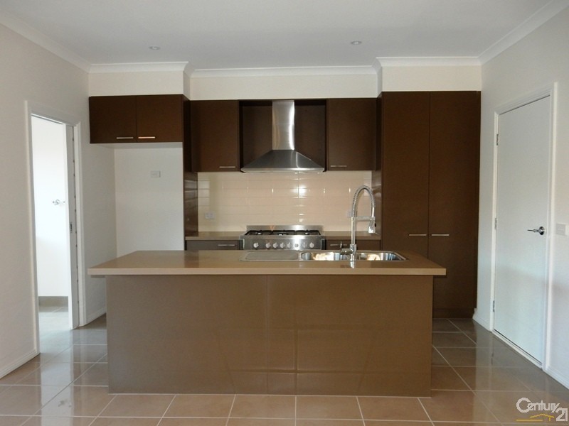 2/31 Beckington Cres, Hampton Park VIC 3976