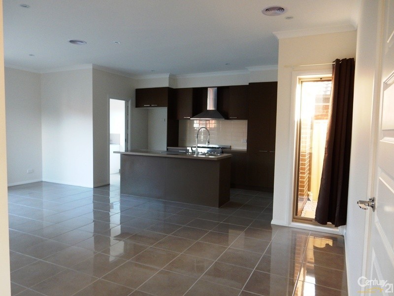 2/31 Beckington Cres, Hampton Park VIC 3976