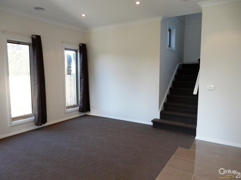 2/31 Beckington Cres, Hampton Park VIC 3976