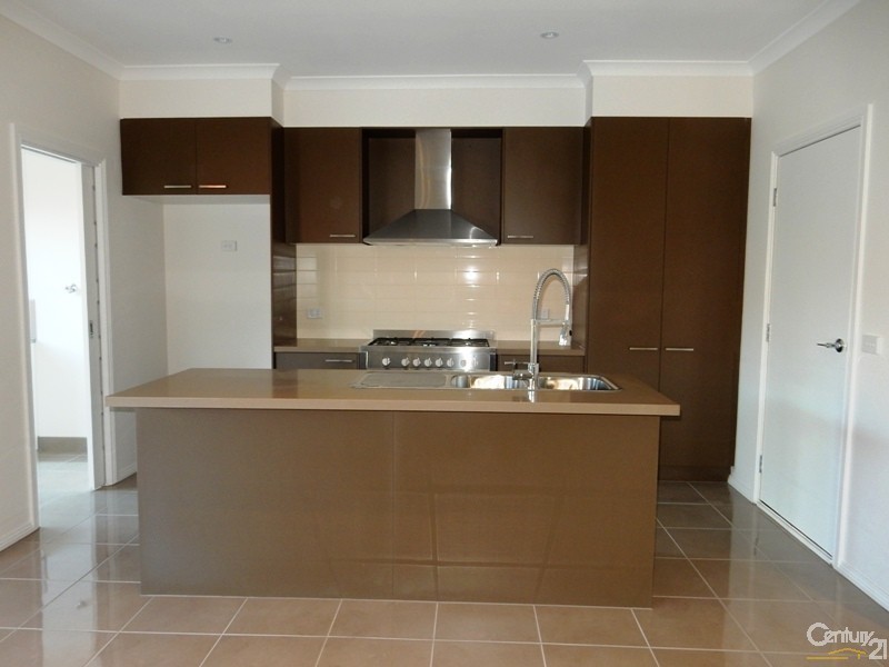 2/31 Beckington Cres, Hampton Park VIC 3976