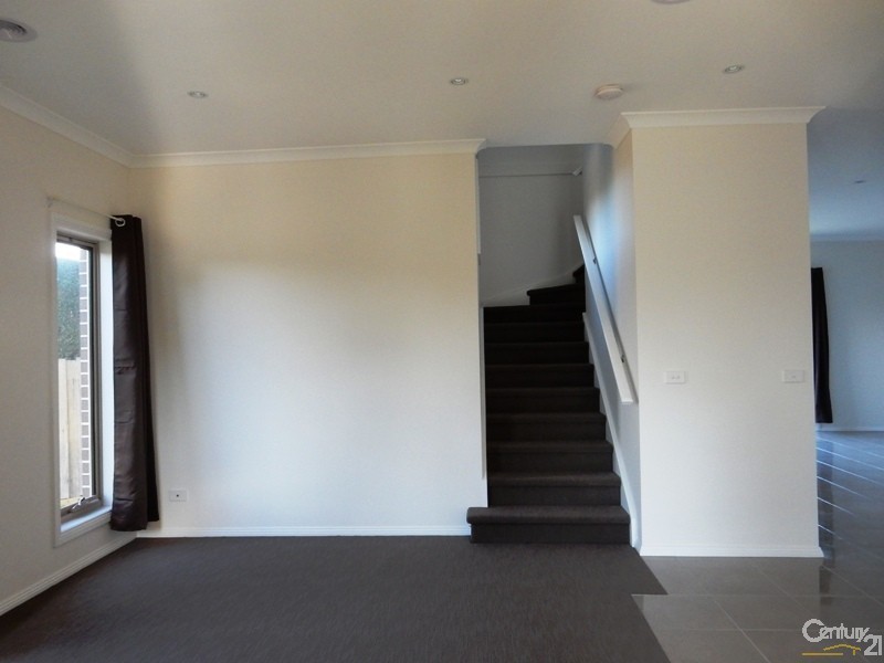 2/31 Beckington Cres, Hampton Park VIC 3976