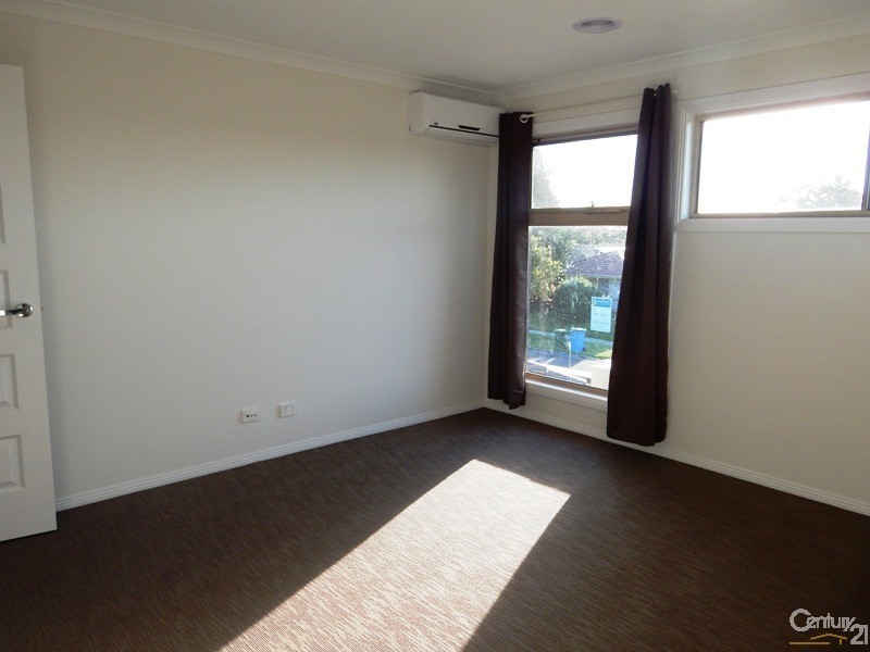 2/31 Beckington Cres, Hampton Park VIC 3976