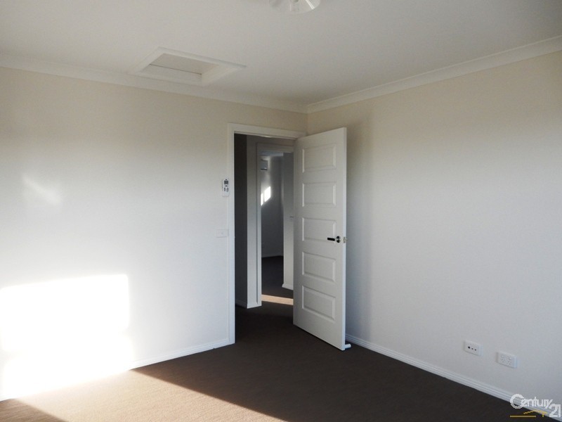 2/31 Beckington Cres, Hampton Park VIC 3976