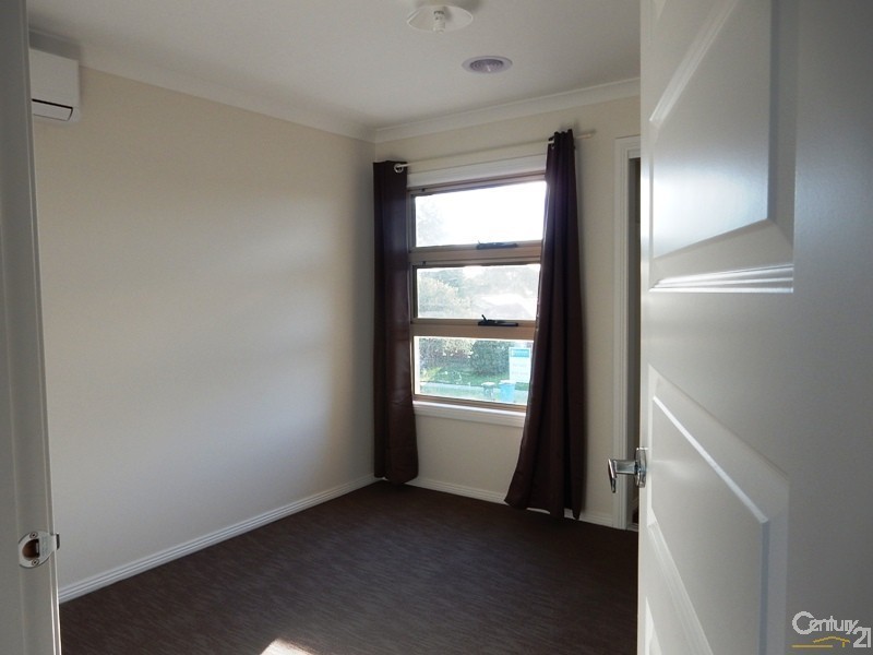 2/31 Beckington Cres, Hampton Park VIC 3976