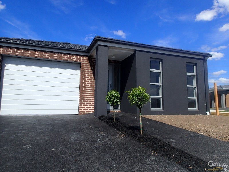 27 Sallys Run, Hampton Park VIC 3976