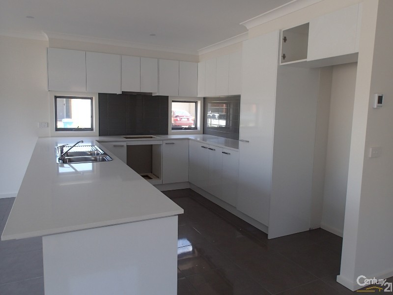 27 Sallys Run, Hampton Park VIC 3976