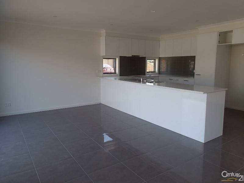 27 Sallys Run, Hampton Park VIC 3976