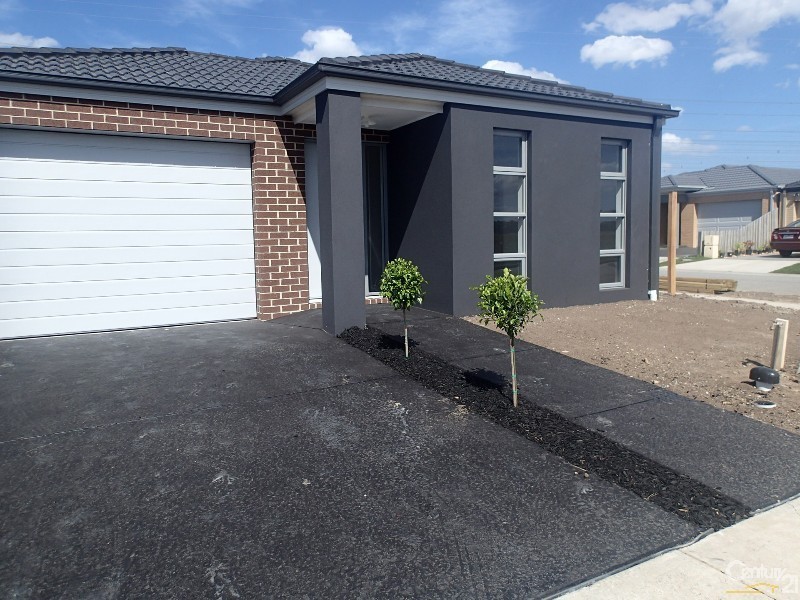 27 Sallys Run, Hampton Park VIC 3976