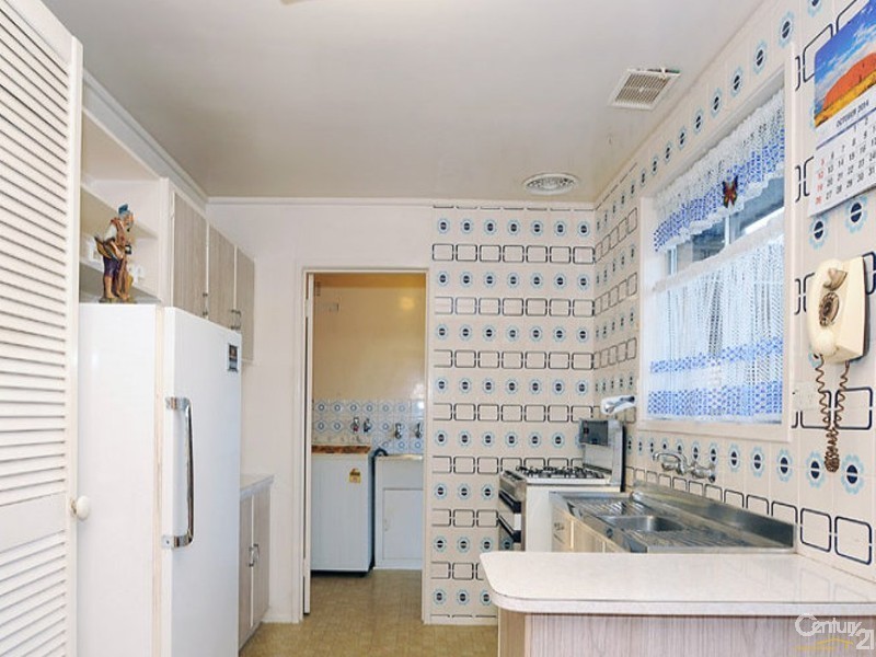 15 Mulgoa Ave, Dandenong North VIC 3175