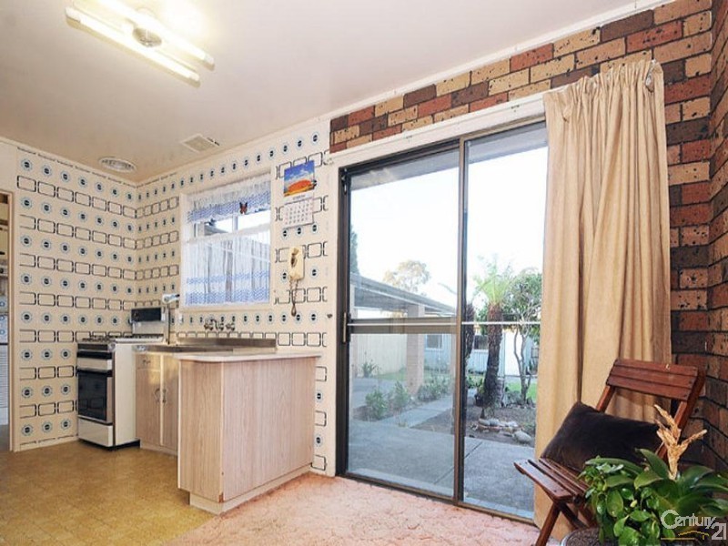15 Mulgoa Ave, Dandenong North VIC 3175