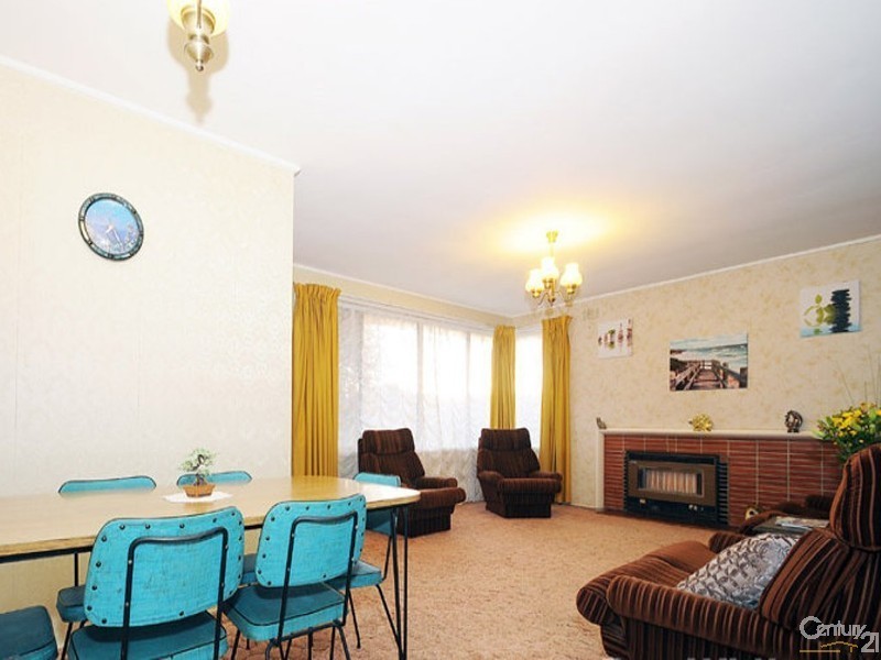 15 Mulgoa Ave, Dandenong North VIC 3175