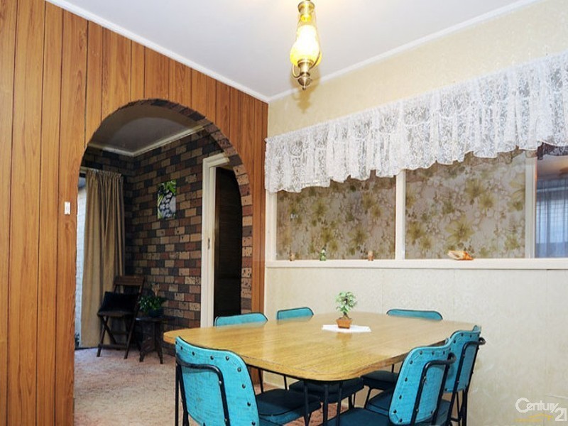 15 Mulgoa Ave, Dandenong North VIC 3175