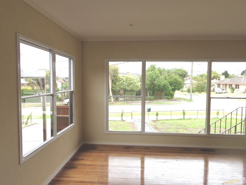 8 Mimosa Street, Doveton VIC 3177