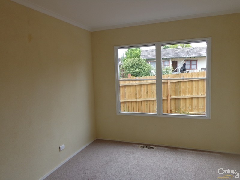 8 Mimosa Street, Doveton VIC 3177