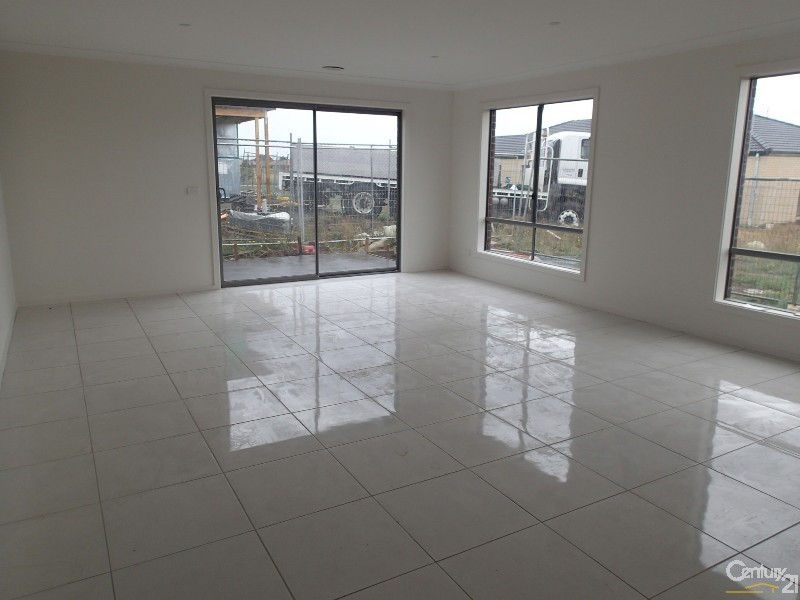 10 Townsend Ave, Clyde VIC 3978