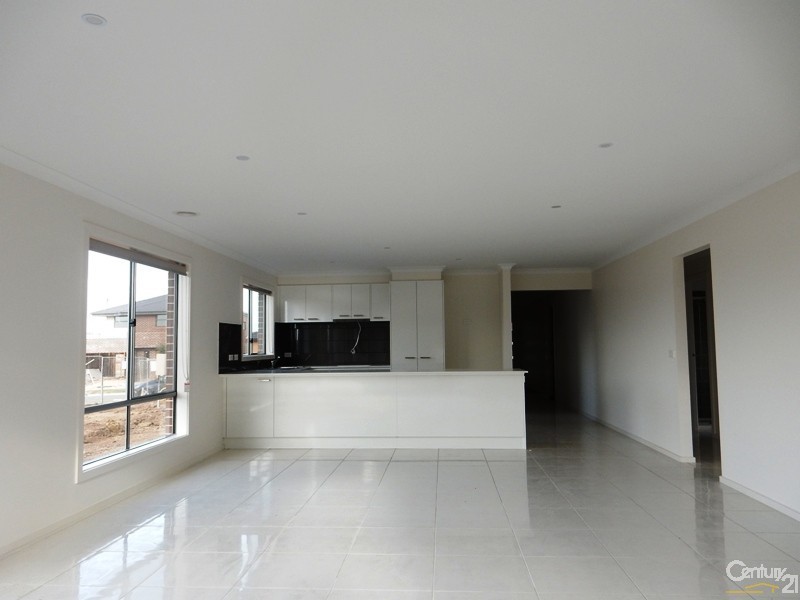 10 Townsend Ave, Clyde VIC 3978