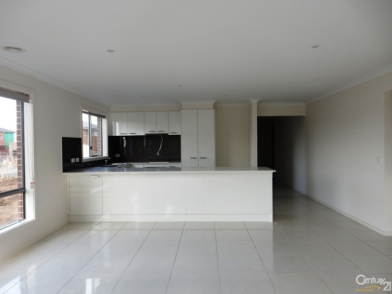 10 Townsend Ave, Clyde VIC 3978