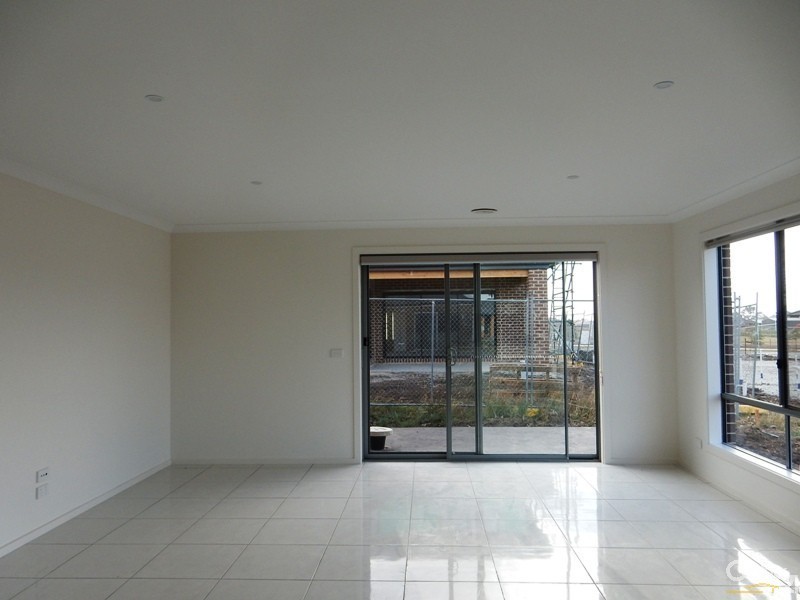 10 Townsend Ave, Clyde VIC 3978