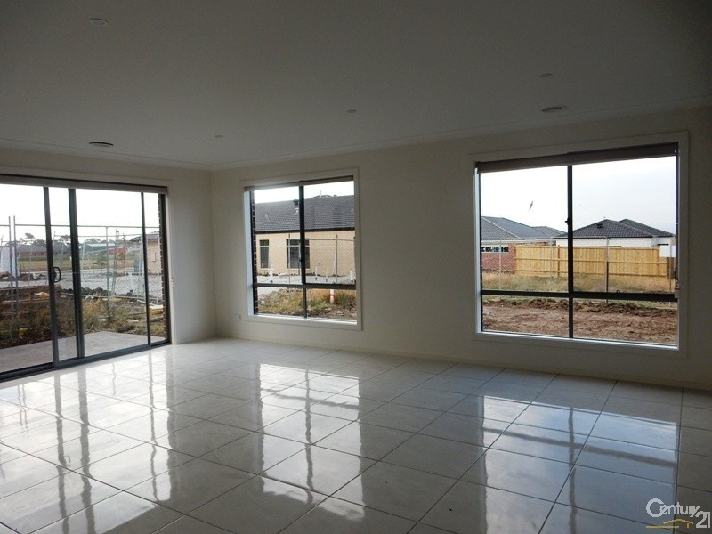 10 Townsend Ave, Clyde VIC 3978