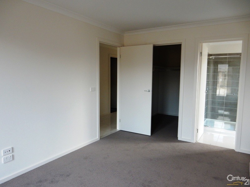 10 Townsend Ave, Clyde VIC 3978