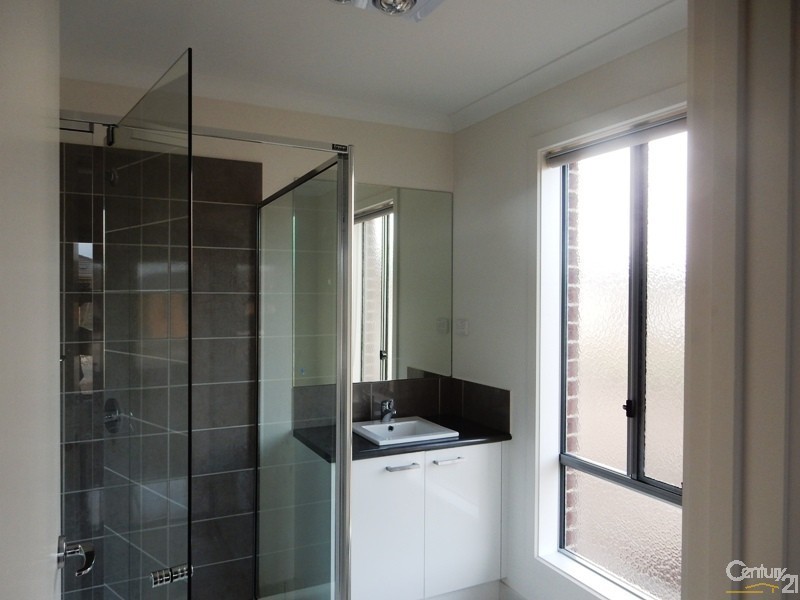 10 Townsend Ave, Clyde VIC 3978