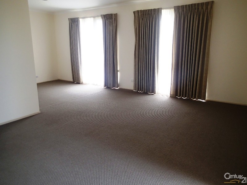 76 Strong Drive, Hampton Park VIC 3976