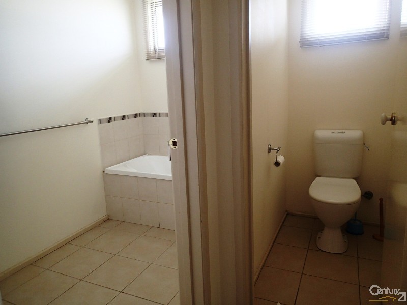 76 Strong Drive, Hampton Park VIC 3976