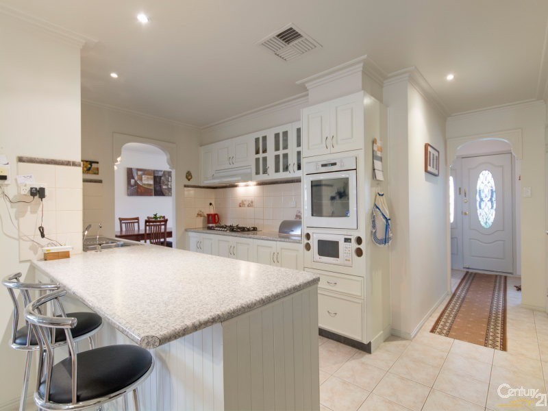 38 Ralph Crescent, Hampton Park VIC 3976