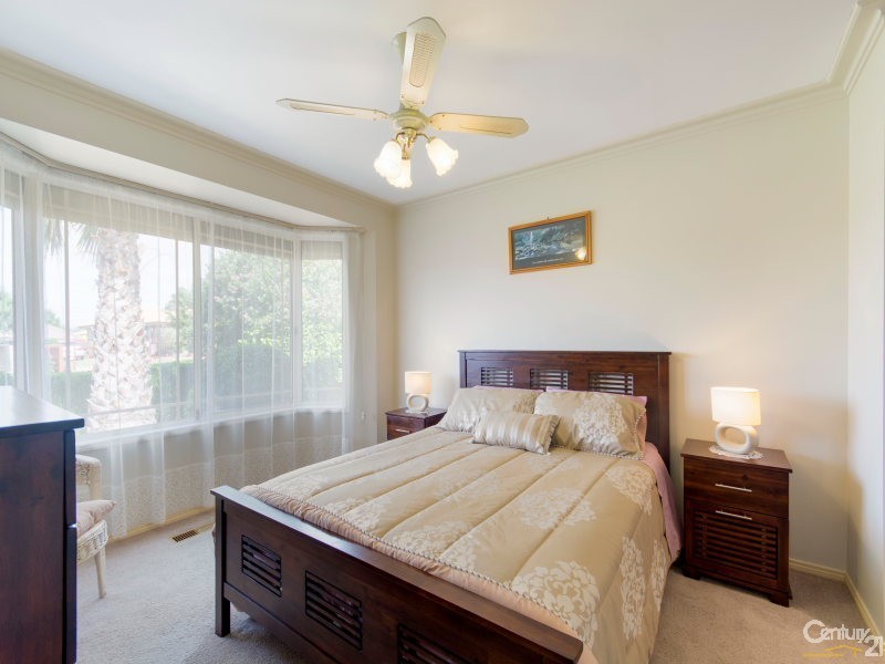 38 Ralph Crescent, Hampton Park VIC 3976