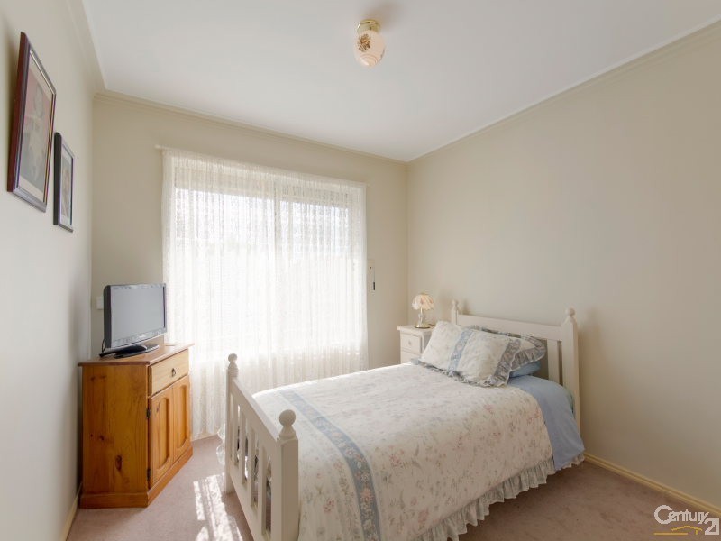 38 Ralph Crescent, Hampton Park VIC 3976